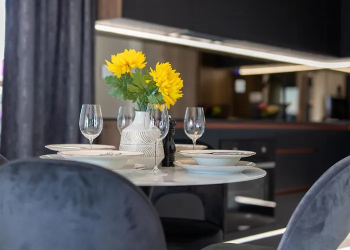 Vagabundo Beachfront Apartment 2 - Luxury - Sea Views - Free Parking Trogir