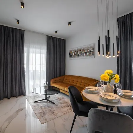 Daire Vagabundo Beachfront Apartment 2 - Luxury - Sea Views - Free Parking Trogir