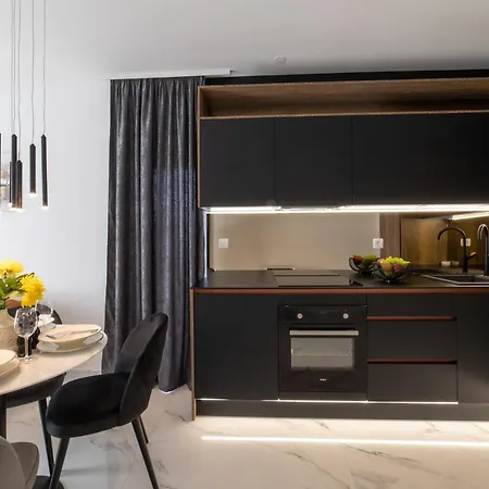 Luxury Vagabundo 2 Free Parking