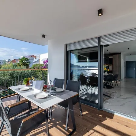 Apartment Vagabundo Beachfront Apartment 2 - Luxury - Sea Views - Free Parking *