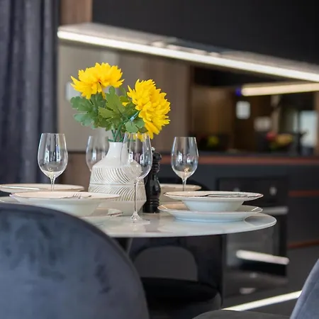 Vagabundo Beachfront Apartment 2 - Luxury - Sea Views - Free Parking Trogir