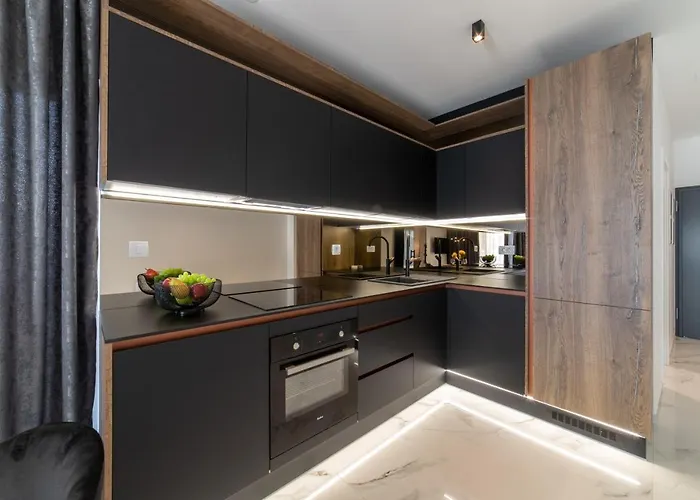 Vagabundo Beachfront Apartment 2 - Luxury - Sea Views - Free Parking *