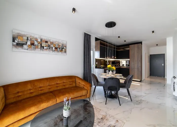 Vagabundo Beachfront Apartment 2 - Luxury - Sea Views - Free Parking * Trogir