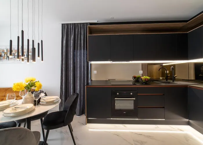 Vagabundo Beachfront Apartment 2 - Luxury - Sea Views - Free Parking