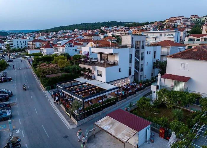 Vagabundo Beachfront Apartment 2 - Luxury - Sea Views - Free Parking Daire