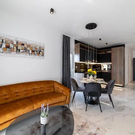 Vagabundo Beachfront Apartment 2 - Luxury - Sea Views - Free Parking * Trogir